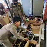 Tindak Lanjut Laporan Warga, Satpol PP dan Polres Metro Depok Razia Ribuan Botol Miras